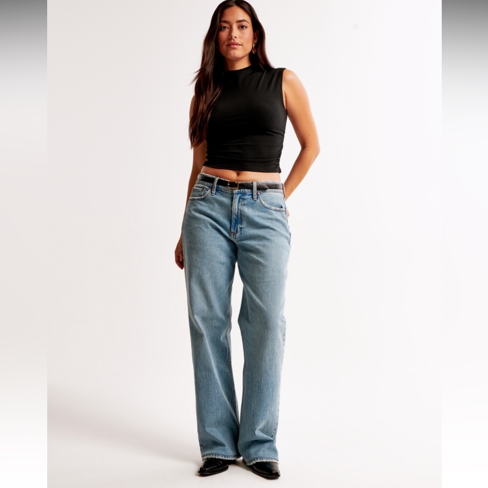 CURVE LOVE LOW RISE BAGGY JEAN. Medium tinted